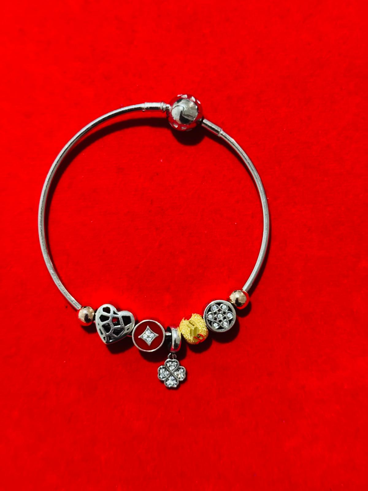 Woman charms Bangle(B)
