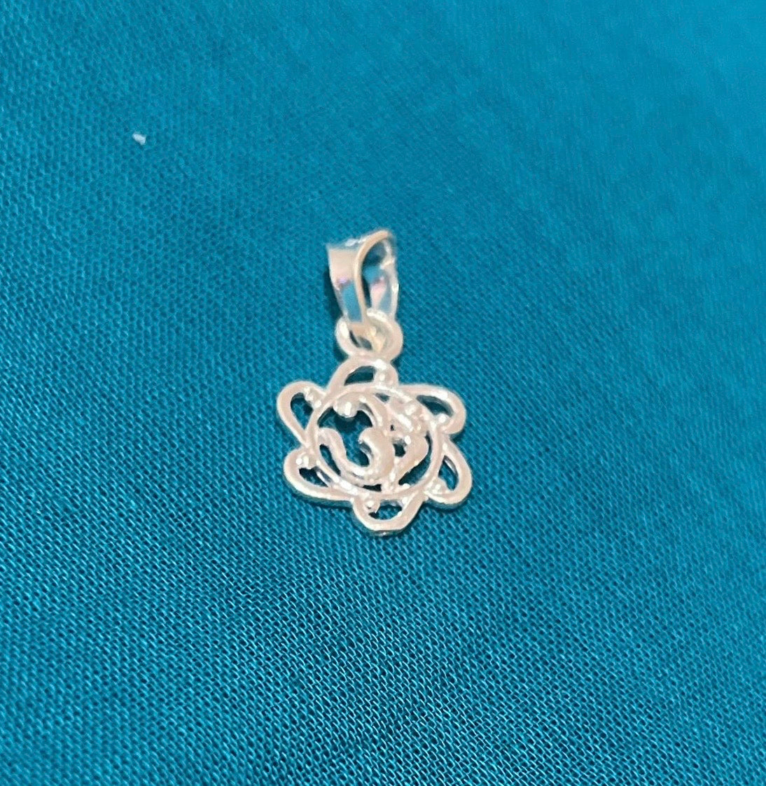 Om Locket 4
