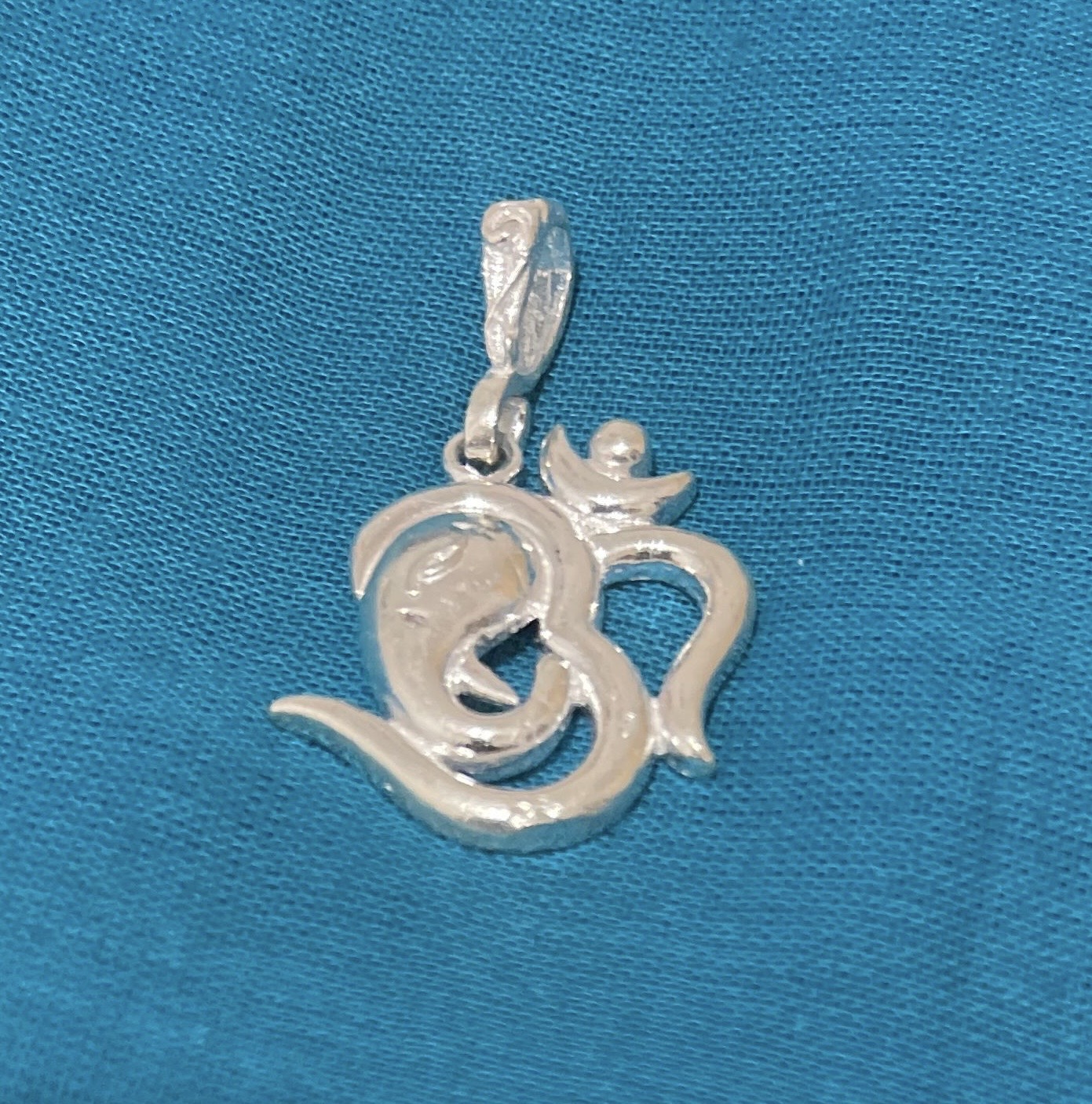 Om Locket