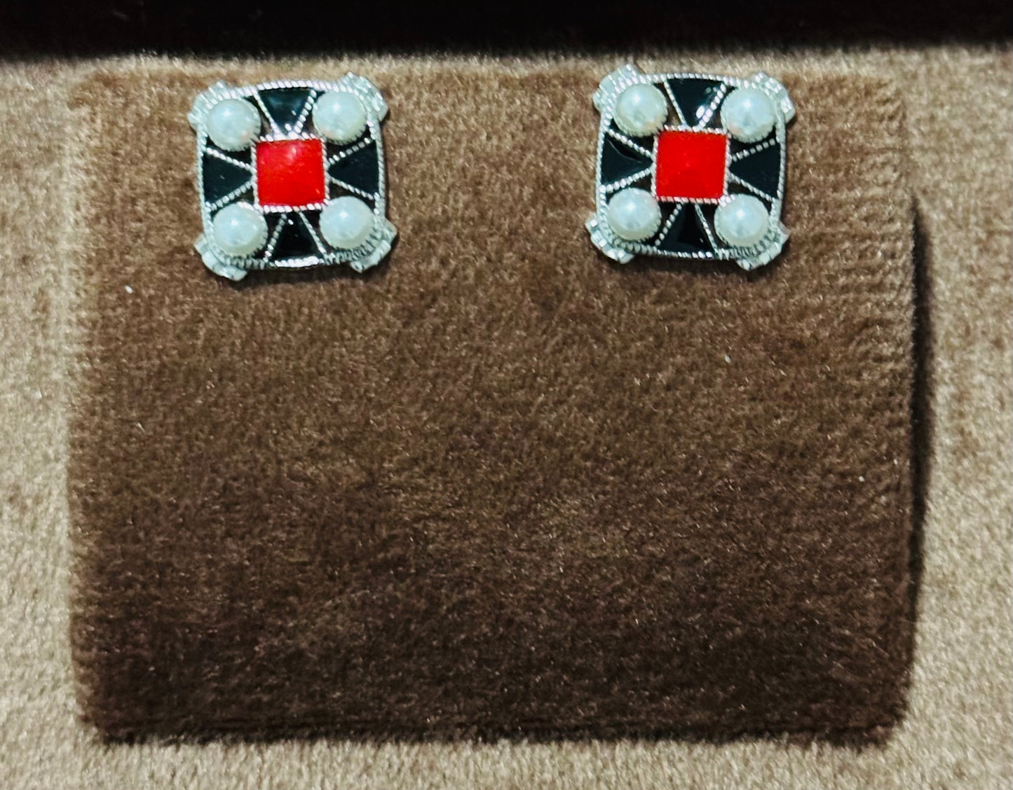 Women/Girls Silver Earrings with charming stones 30