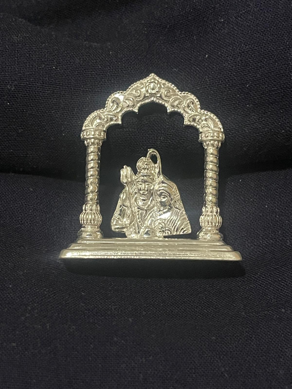 Shiv and Parvati statue