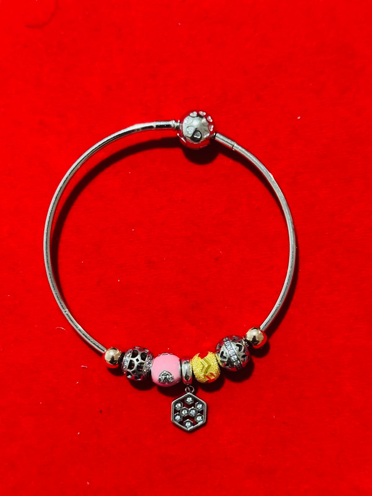 Bracelet with charms (A)