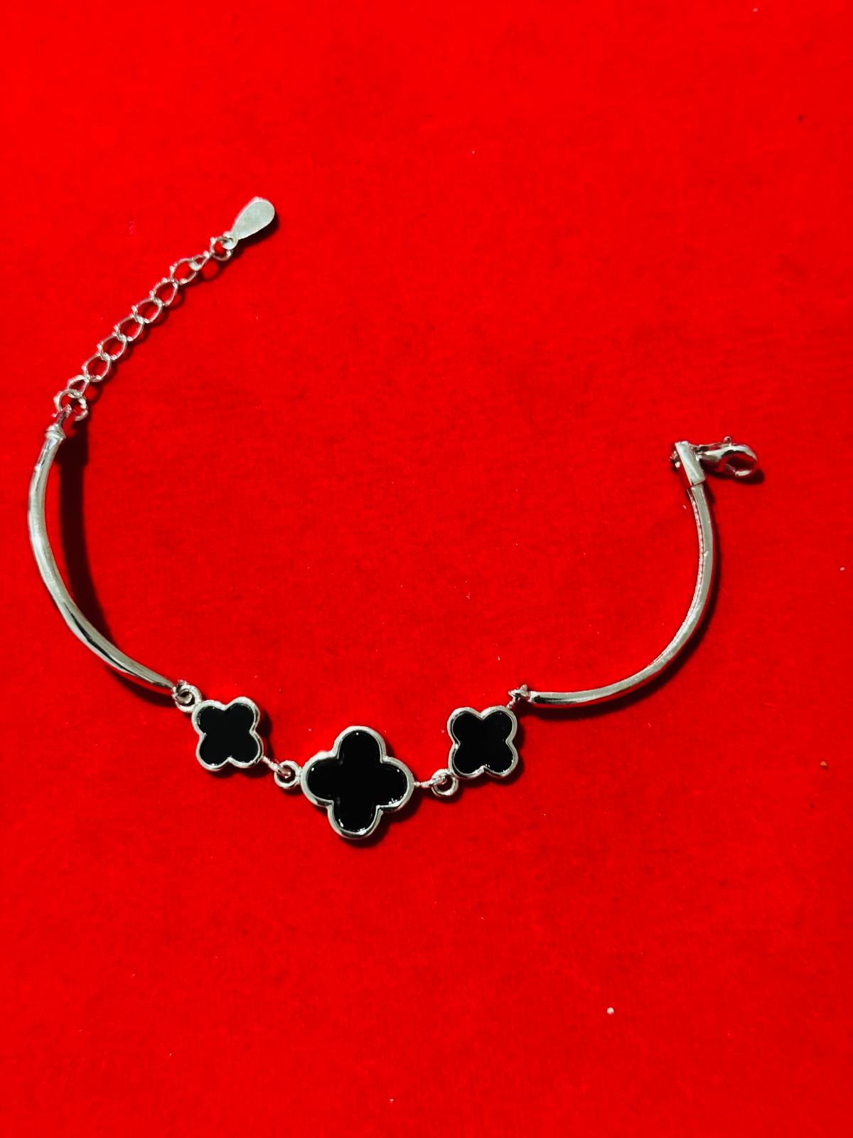 Women/ Girls Silver Bracelet 9