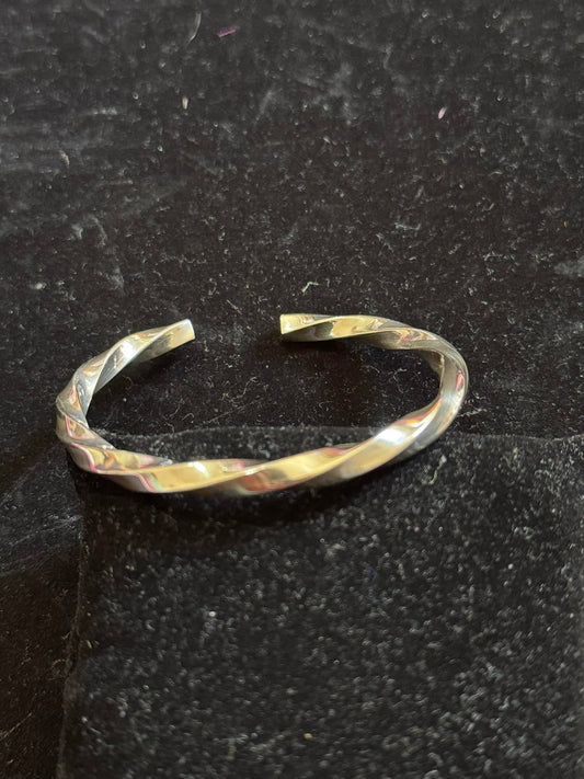 Silver Ladies Bangle 19